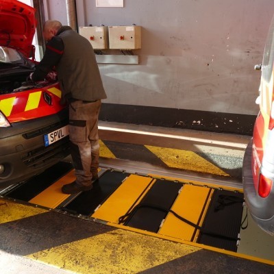 Avantages d’une passerelle détachable pour fosse d’atelier